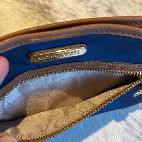 MICHAEL Michael Kors Navy Brown Gold Kempton Wristlet Clutch - Picture 4 of 6